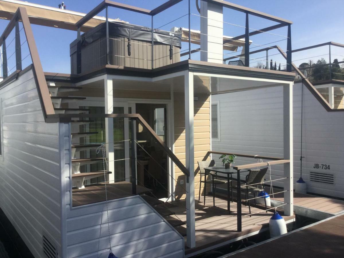 Floating Sea House Shark 1 Apartment Lucija Ngoại thất bức ảnh