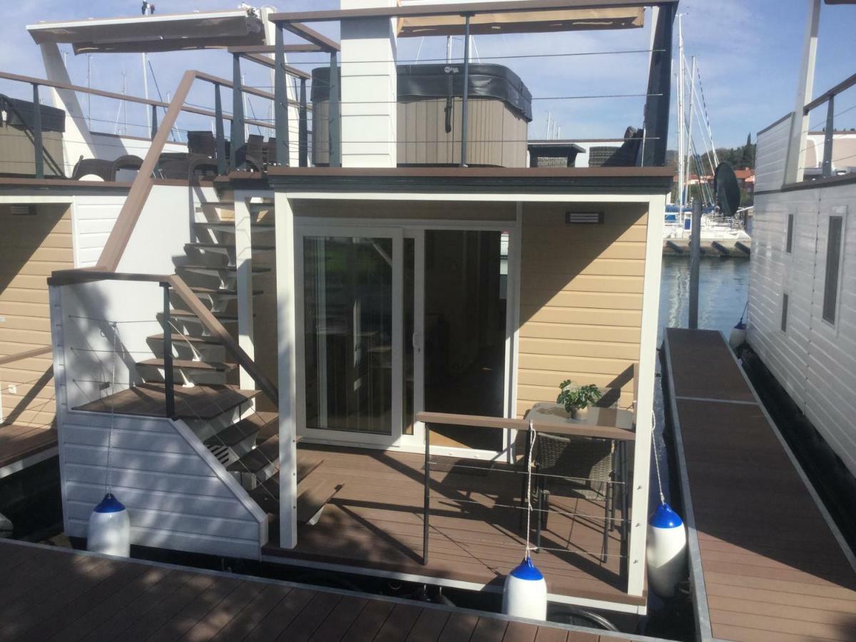 Floating Sea House Shark 1 Apartment Lucija Ngoại thất bức ảnh