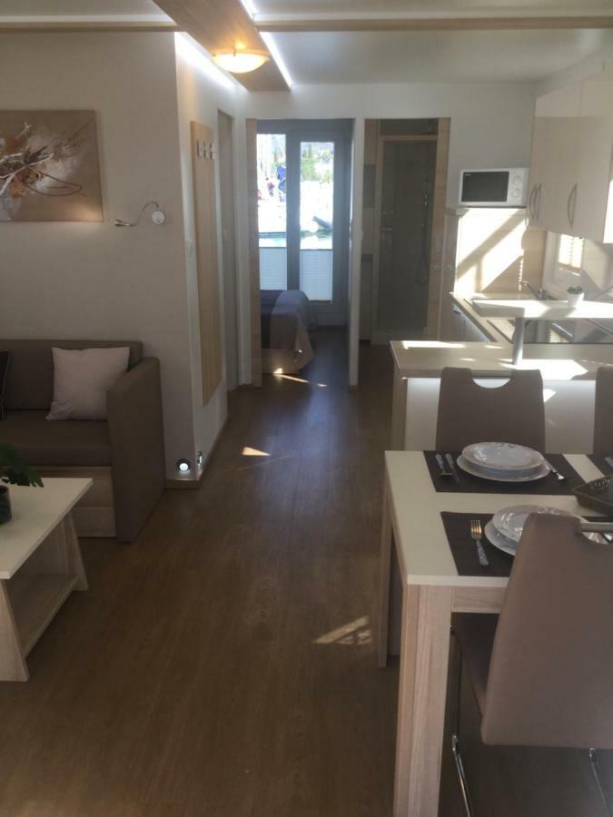 Floating Sea House Shark 1 Apartment Lucija Ngoại thất bức ảnh