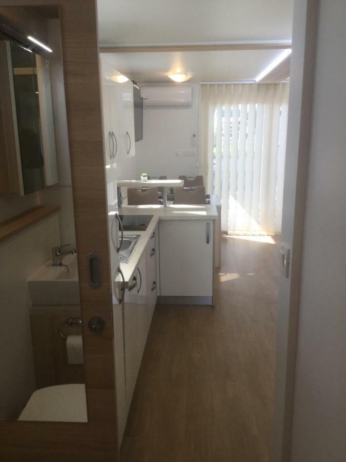 Floating Sea House Shark 1 Apartment Lucija Ngoại thất bức ảnh